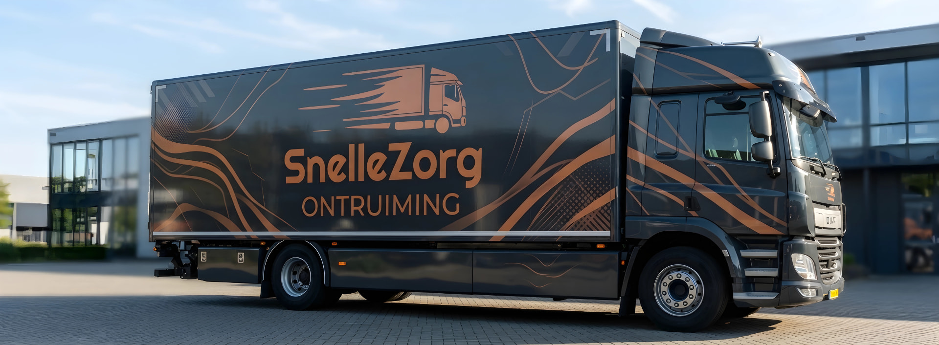 Vrachtwagen van SnelleZorg Ontruiming